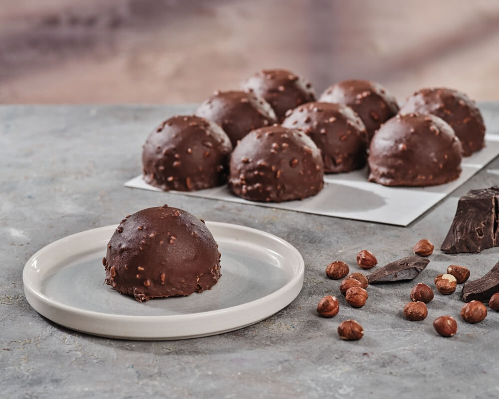 Bitter çikolata ve fındığın harika uyumuyla yapılmış özel magnum sosuyla yerken magnum hazzı alacağınız eşsiz lezzet.