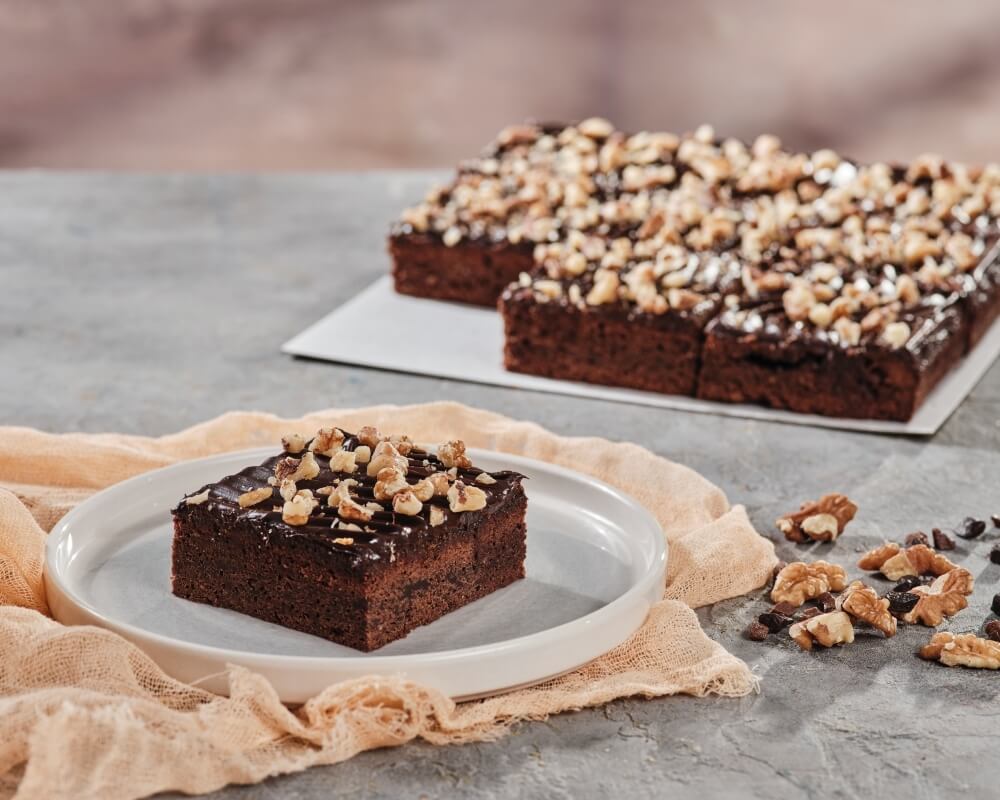 Bitter çikolatasının damakta bıraktığı eşsiz haz ceviz ve tereyağı ile hazırlanmış enfes lezzet.