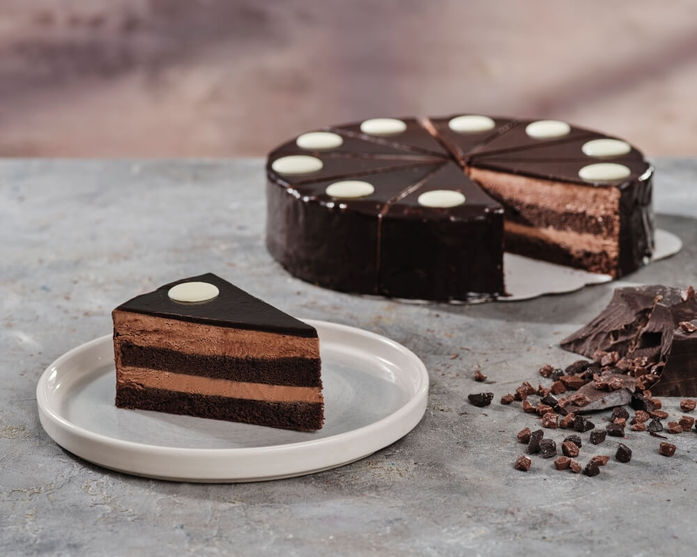 Bitter çikolatalı pandispanya ve özel çikolatalı ganajın birleşimiyle oluşan efsane lezzet