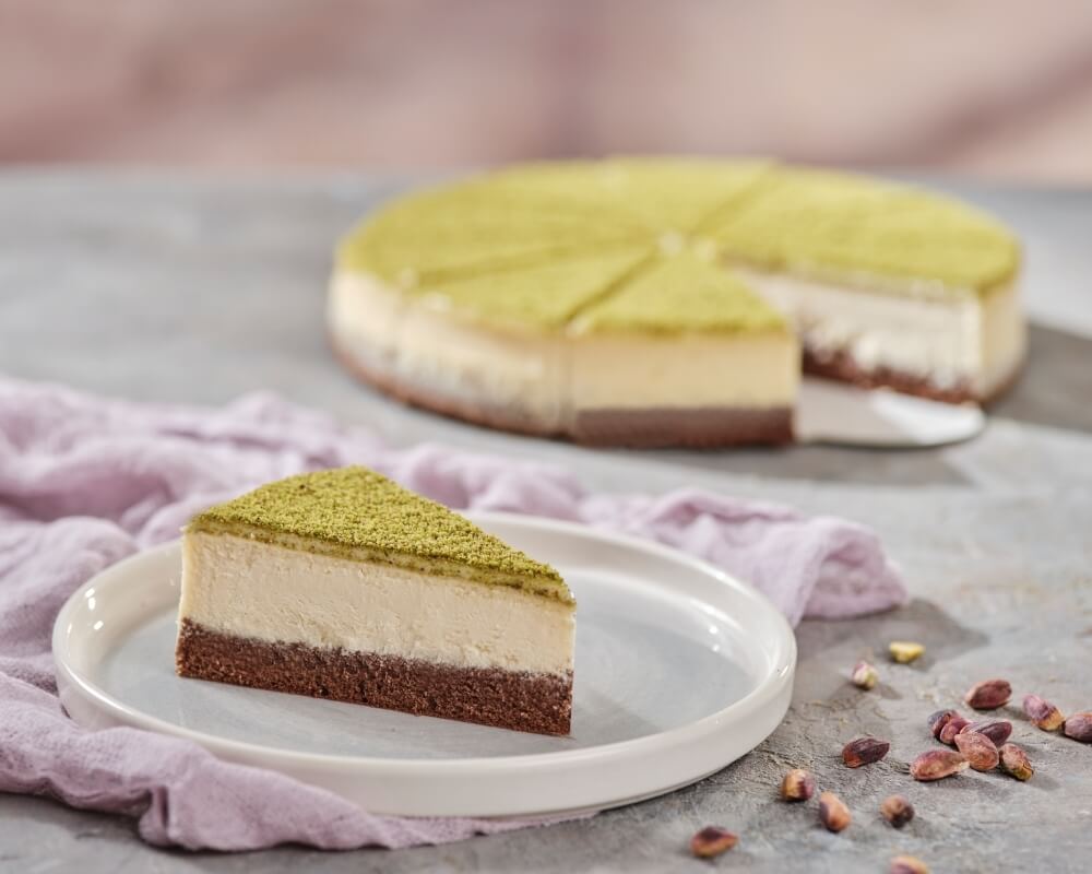 Özel olarak yapılan bisküvili taban, antep fıstığı ve cheseecake kremasının buluştuğu lezzet.