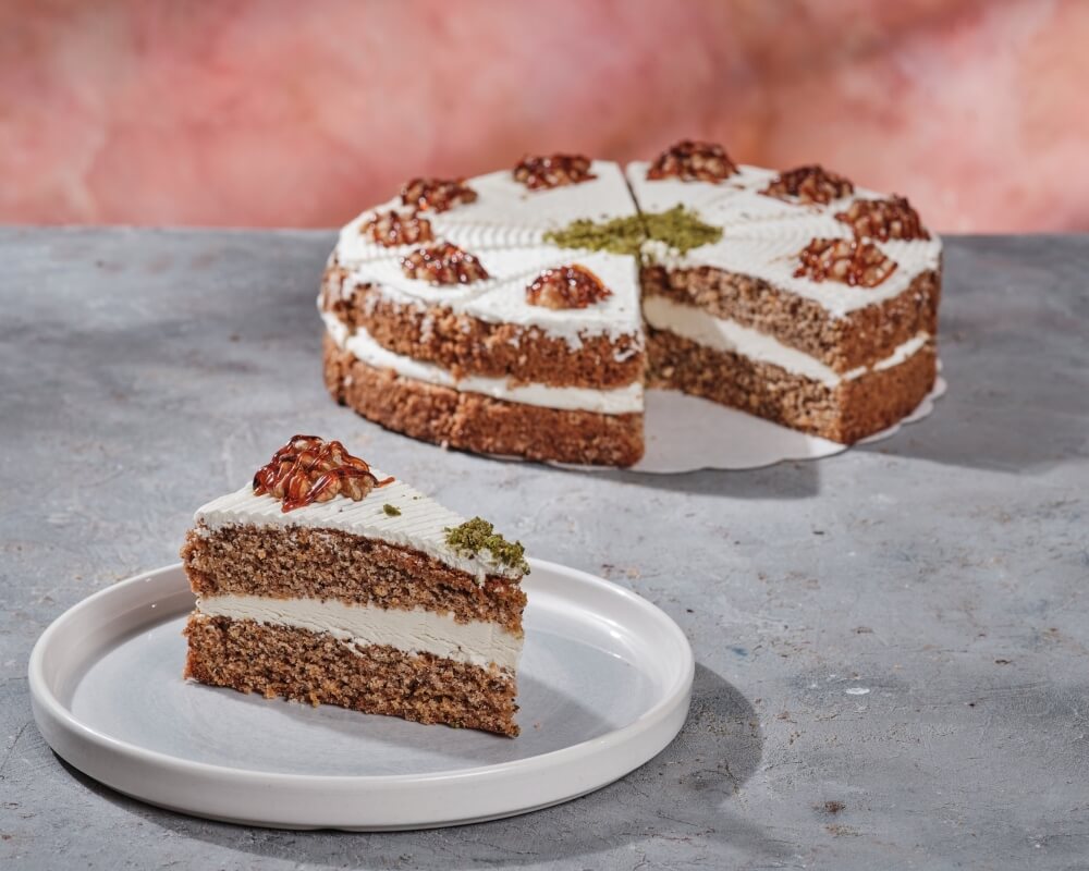 Havuç ve tarçınla yapılmış yumuşacık kek. Ev yapımı tadında bir lezzet.