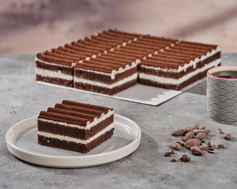 Kahve tadında yumuşacık kakaolu pandispanya arasinda özel peynir dolgusuyla aslını aratmayacak enfes lezzet