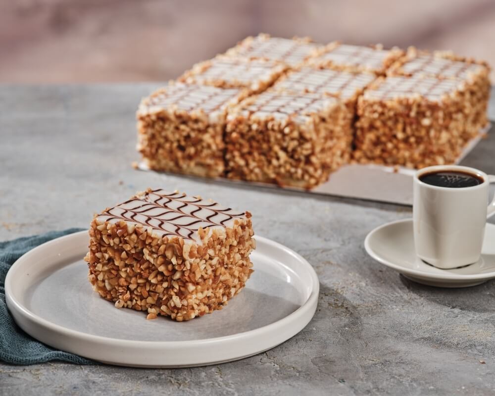 Hem pasta hemde kahve... İdda ediyoruz kahve ve beyaz çikolata uyumunu sizde çok seveceksiniz