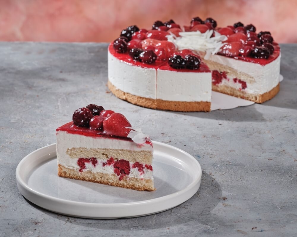 Beyaz çikolatalı özel krema üzerinde taze orman meyveleriyle hafızalarda yer edebilecek özel lezzet.