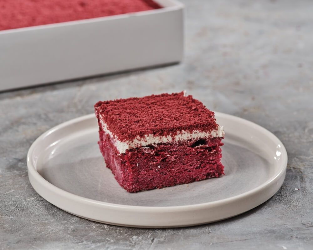 Yumuşacık kadife kek ve özel kremasıyla birleşen harika bir trileçe.