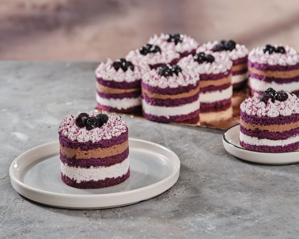 Yaban mersini meyvesinin yumuşacık pasta ile enfes birleşimi